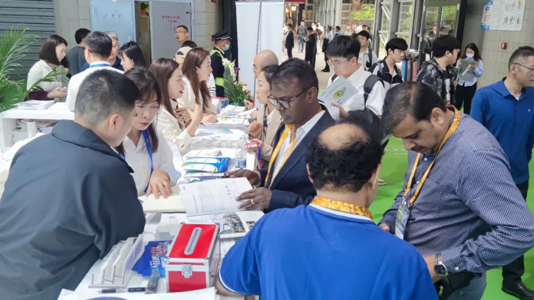 东南亚客户光临拼搏体育展台咨询污水处理 东南亚客户光临拼搏体育展台咨询污水处理